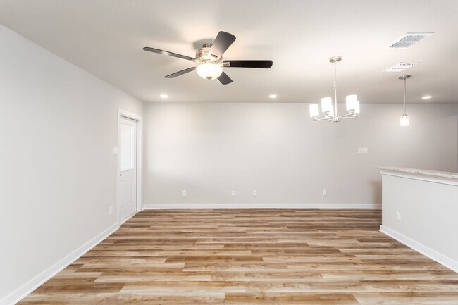 Building Photo - Move-In Ready 3BR with Private Yard & Modern Upgrades – Won’t Last!