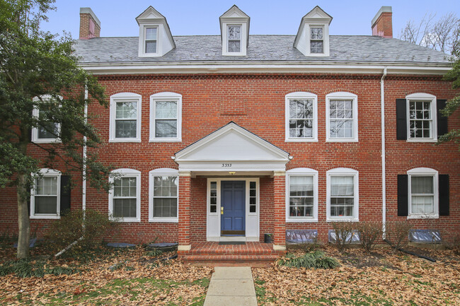 Welcome to Fairlington Meadows! - 3353 S Stafford St