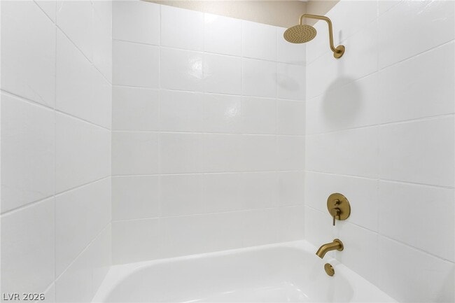 Building Photo - 517 Longtree Ave