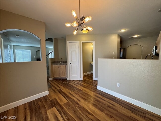 Building Photo - 910 Elegant Coral Ave