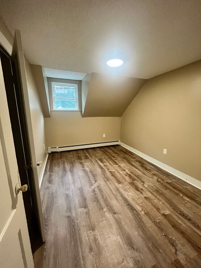 Building Photo - 172 Mt Pleasant St