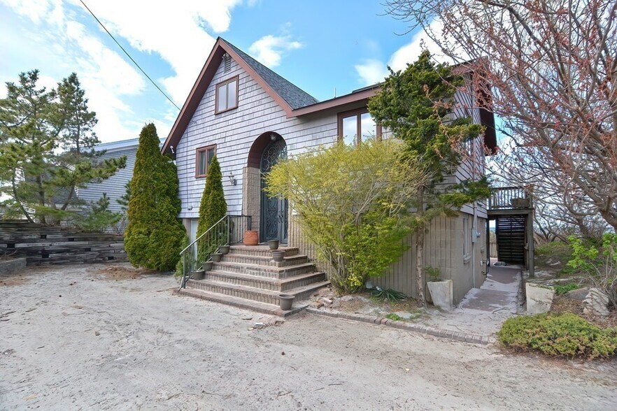 Building Photo - 18 Bungalow Rd