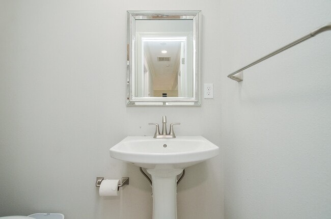 Building Photo - 9606 Highmeadow Dr