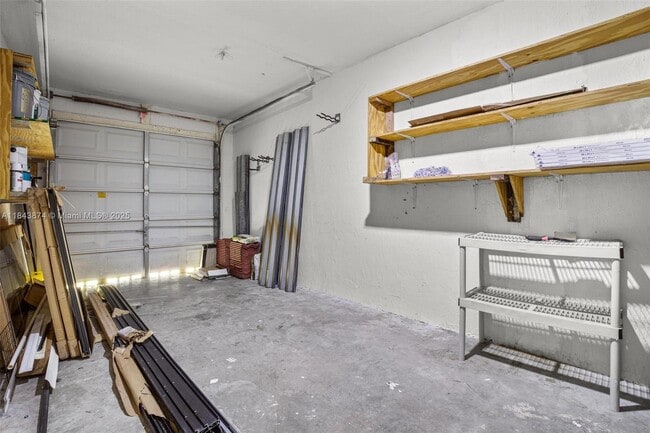 Building Photo - 980 SW 6th Pl