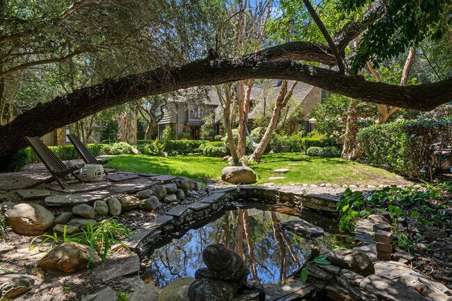 Building Photo - 575 N Beverly Glen Blvd