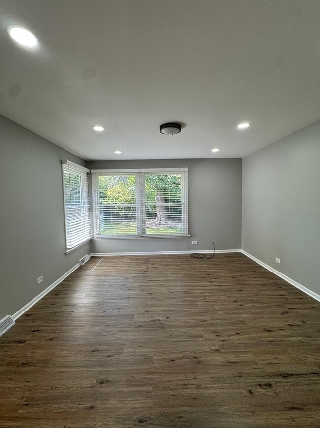 Building Photo - 17206 Elm Dr