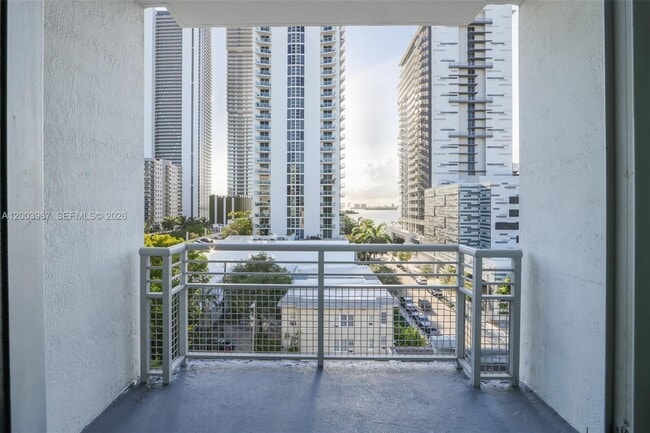 Building Photo - 2200 NE 4th Ave