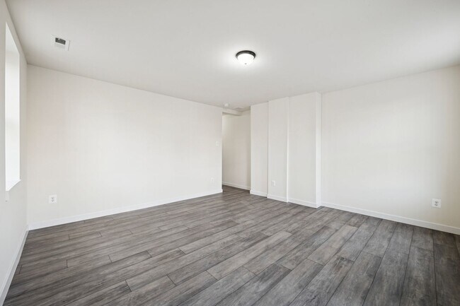 Building Photo - 876 Wynnewood Rd