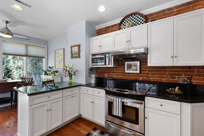 Building Photo - Beautiful townhome with Brandywine River views