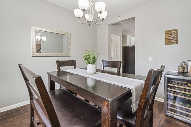 Building Photo - Luxurious 4-Bedroom Furnished Home in West...
