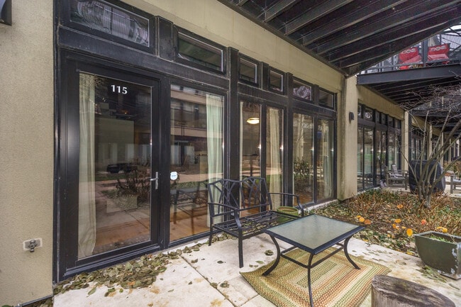 Building Photo - 1000 W 15th St