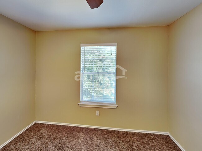 Building Photo - 149 Ashwood N