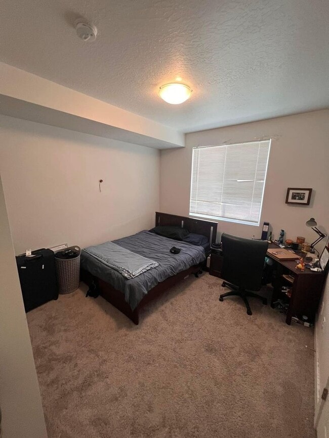 Building Photo - Beautiful Townhome in great location!