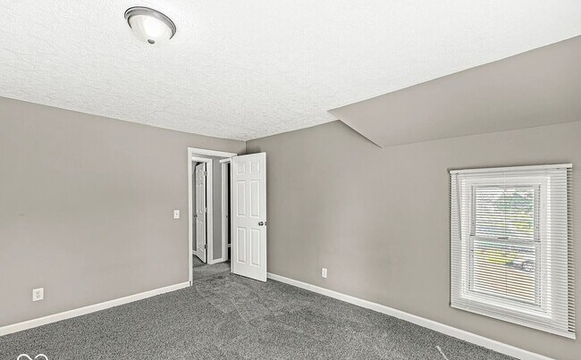 Building Photo - 841 Birch Ave