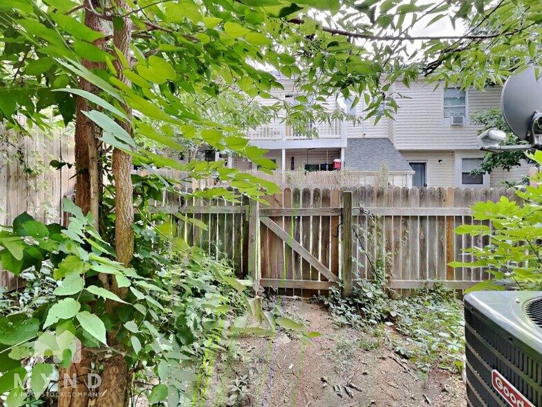 Building Photo - 17224 E Ford Dr