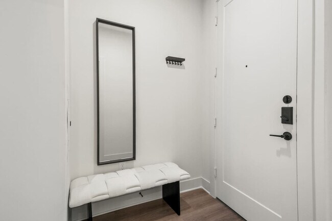 Building Photo - 701 Richmond Ave.