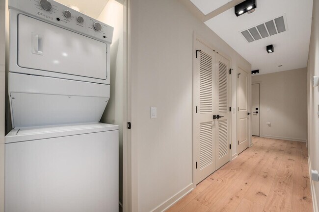 Building Photo - 1257 N Ashland Ave