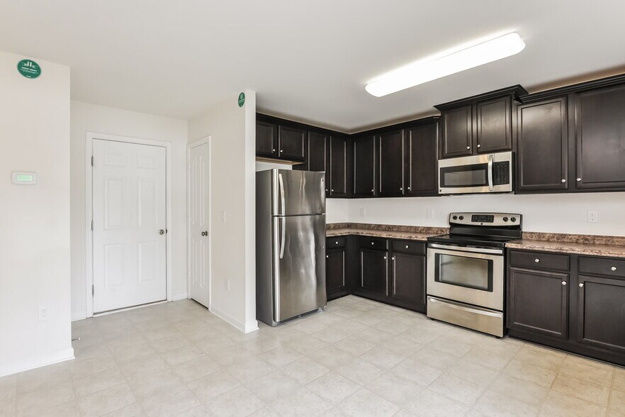 Building Photo - 4010 Watsonia Dr