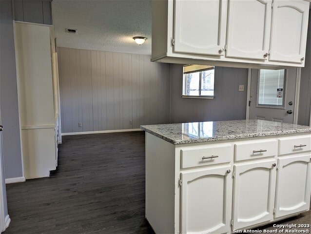 Building Photo - 2330 Blossom Dr