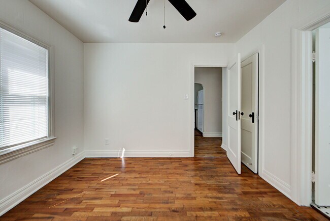 Building Photo - 1132 W Eufaula St