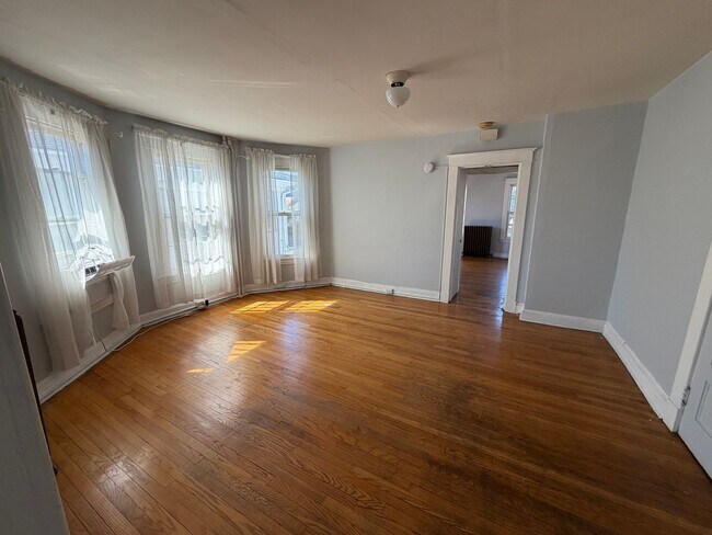 Building Photo - 23 Randall St