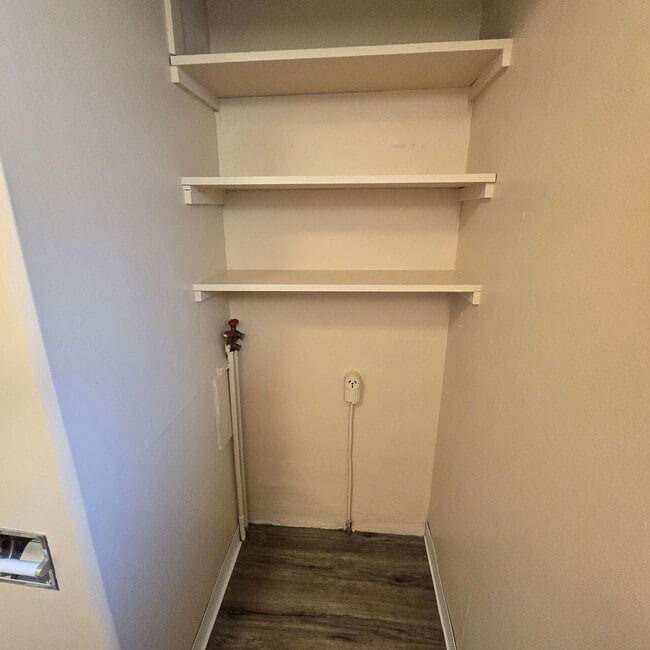 Building Photo - 625 N 8th #B