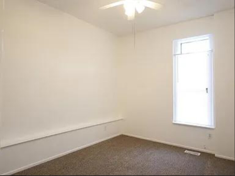 Building Photo - 728 28th St