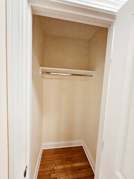 Building Photo - 31 Harris St