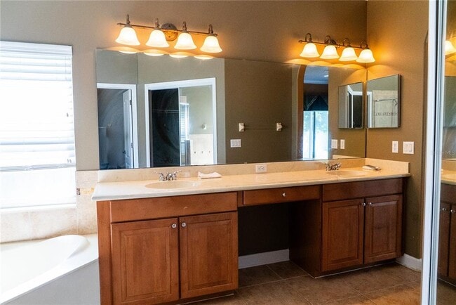 Building Photo - 5144 Legacy Oaks Dr