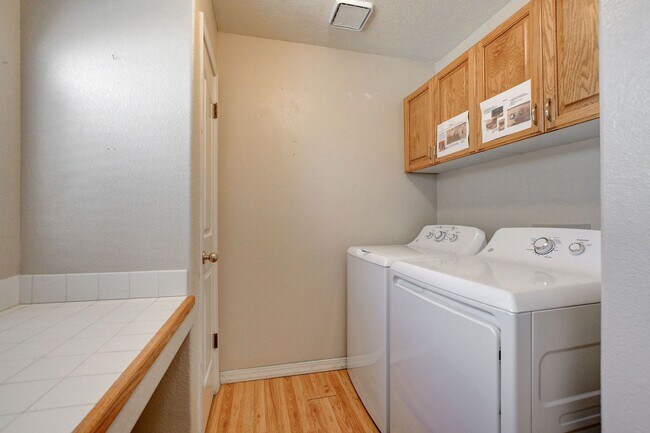Building Photo - 3 bedroom single story in Desert shores!