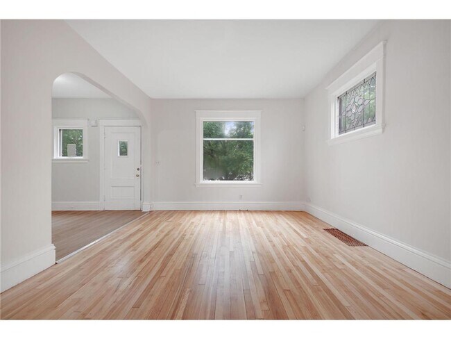 Building Photo - 804 Hawthorne Ave E