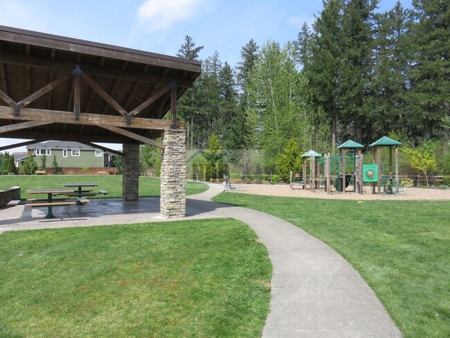 Building Photo - Stunning 3 bd House located in a Gated Community of Puyallup!