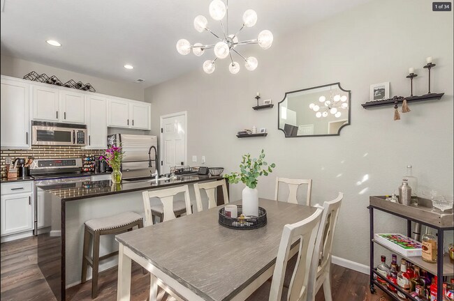 Building Photo - 6703 S Winnipeg Cir