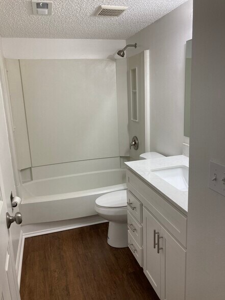 Building Photo - 1729 Redbird Cove