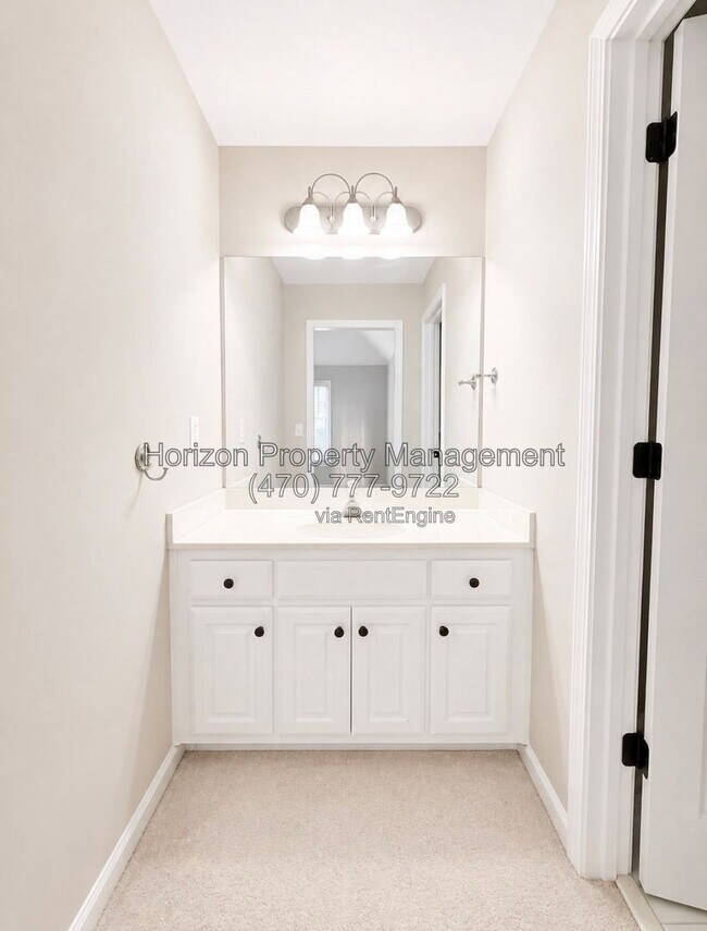 Building Photo - 3235 Bentwood Close