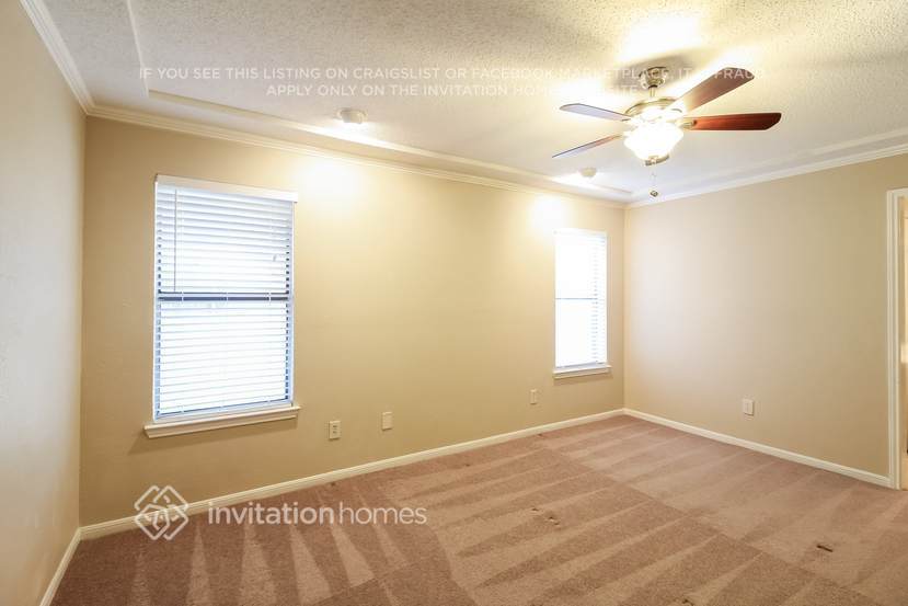 Building Photo - 301 Overland Dr