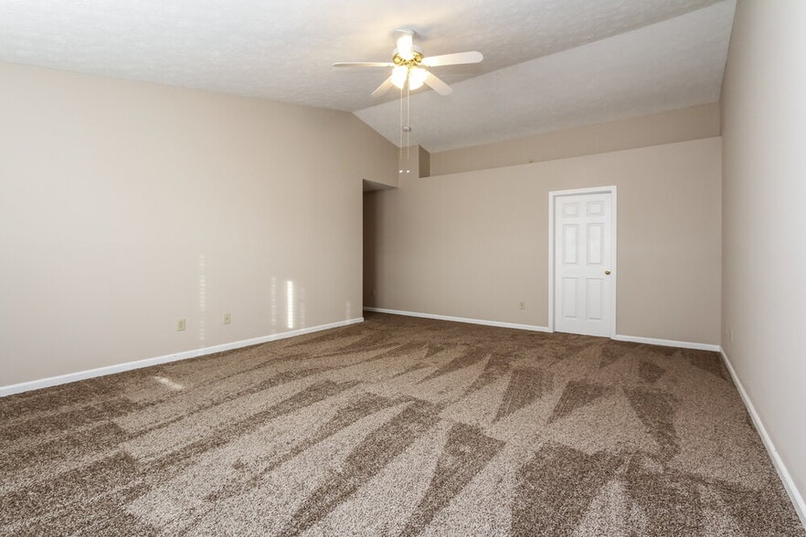 Building Photo - 6919 N Karnes Dr