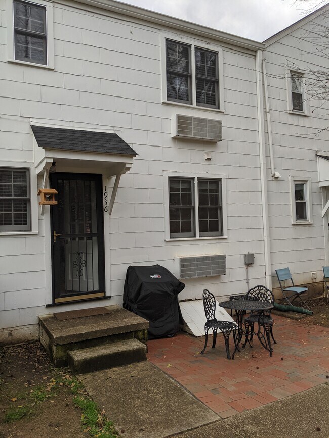 Building Photo - 1936 Smallwood Dr