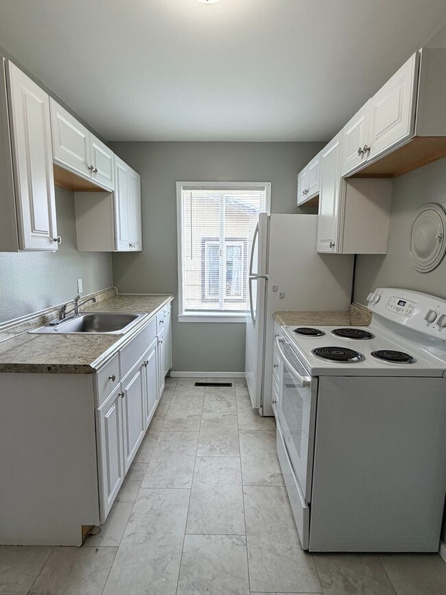 Building Photo - 1255 Montana St