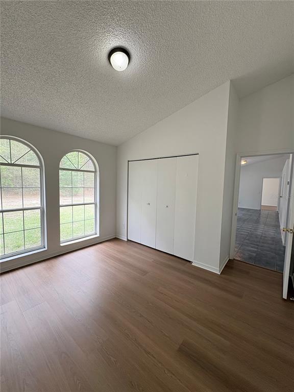 Building Photo - 28 Oak Run