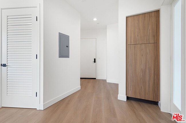 Building Photo - 164 Chestnut St