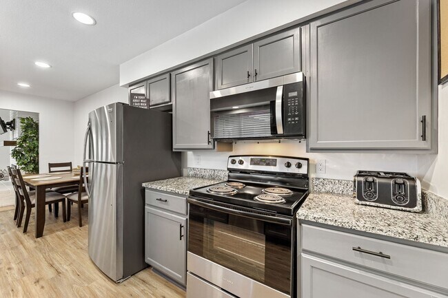 Building Photo - READY FOR MOVE IN NOW!