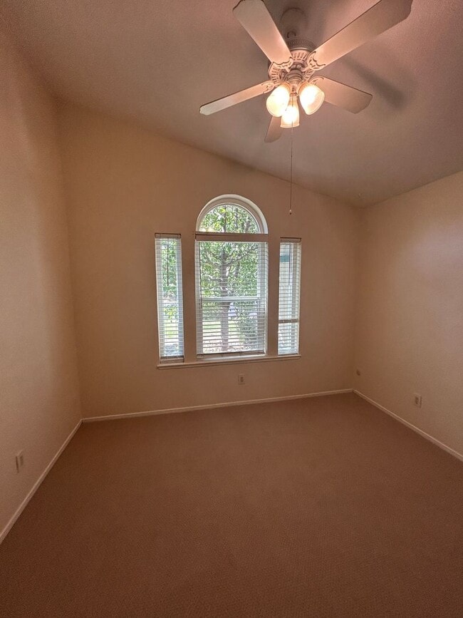 Building Photo - Great Location in the Heart of Auburn