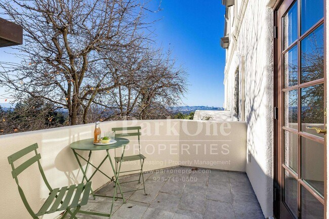 Building Photo - Short term, furnished possible for this magnificent home.