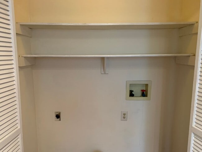 Building Photo - 6720