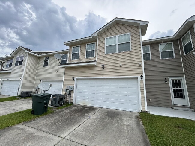 Building Photo - Townhouse for Rent
