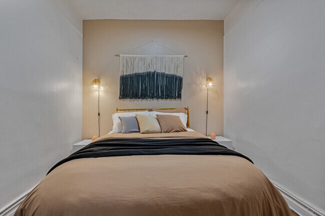 Building Photo - 74 W 82 St