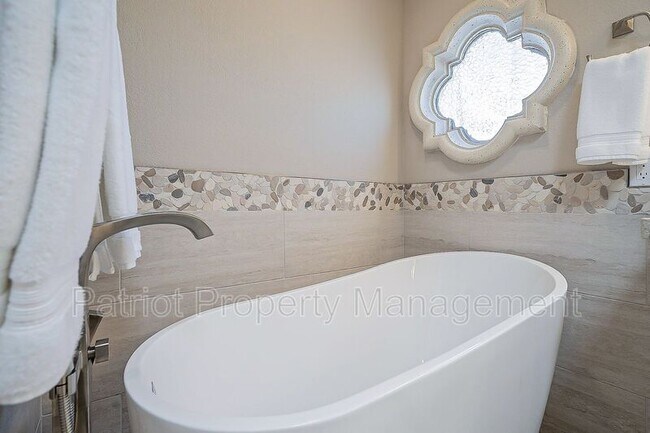 Building Photo - 10527 E Fanfol Ln