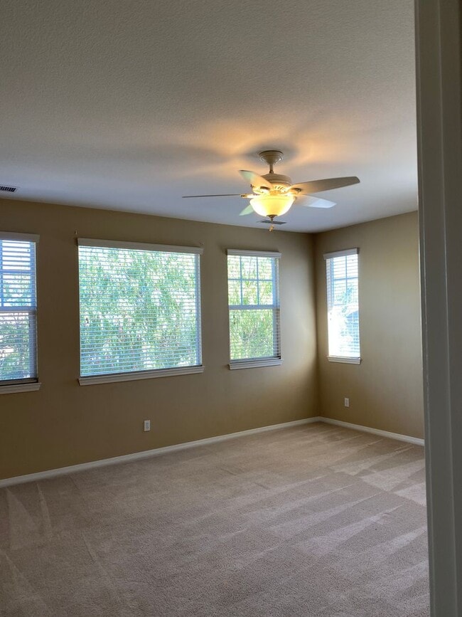 Building Photo - Beautiful Home located in Wolf Creek