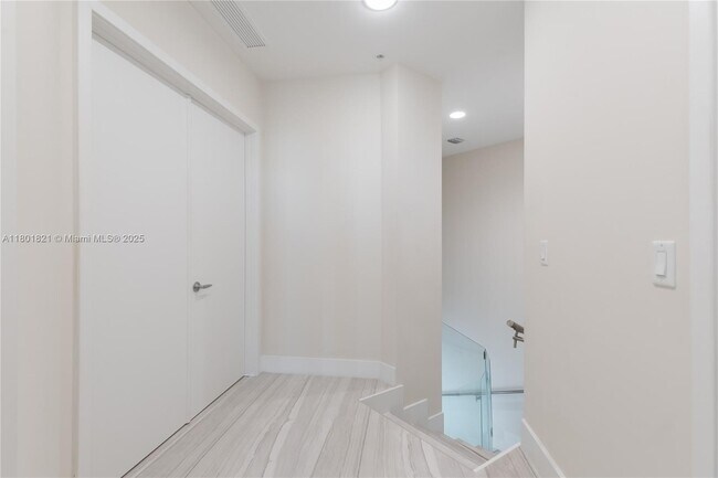 Building Photo - 17111 Biscayne Blvd
